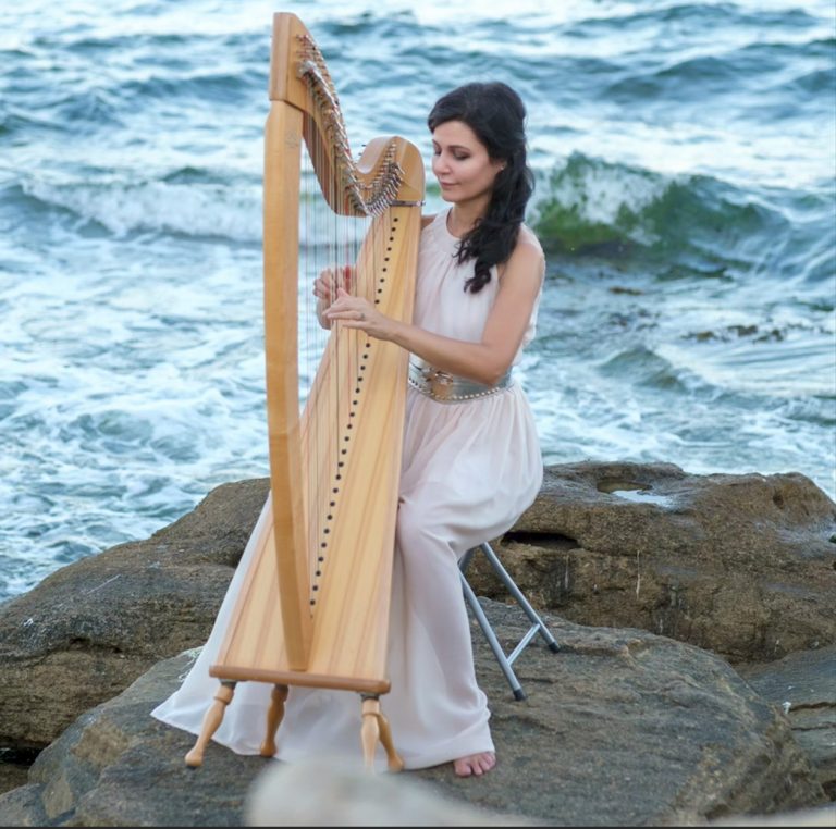 Лора Паносян Арфа подарък музикално изпълнение